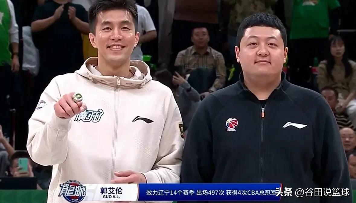 今晚郭艾伦跟随广州男篮重回故地，挑战辽宁男篮，并领取了总冠军戒指。不过出于身体原