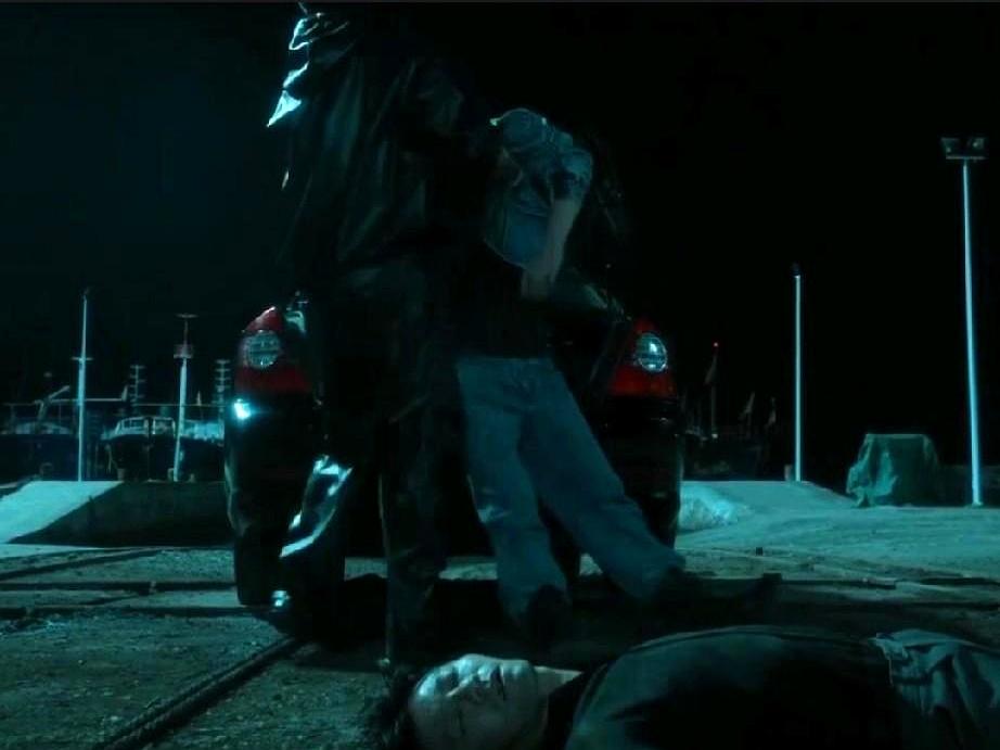 她也活不久了
 

某角色处理人形地枭时，其中一只认出他是某女性的儿子，被其杀死