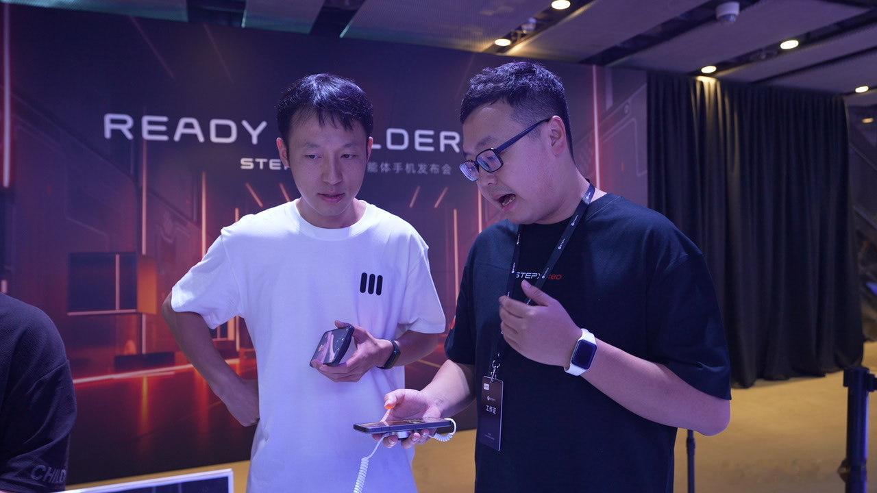 阶跃守住了AI自主执行边界 今天阶跃终端举办STEPX Neo上市发布会，正式推