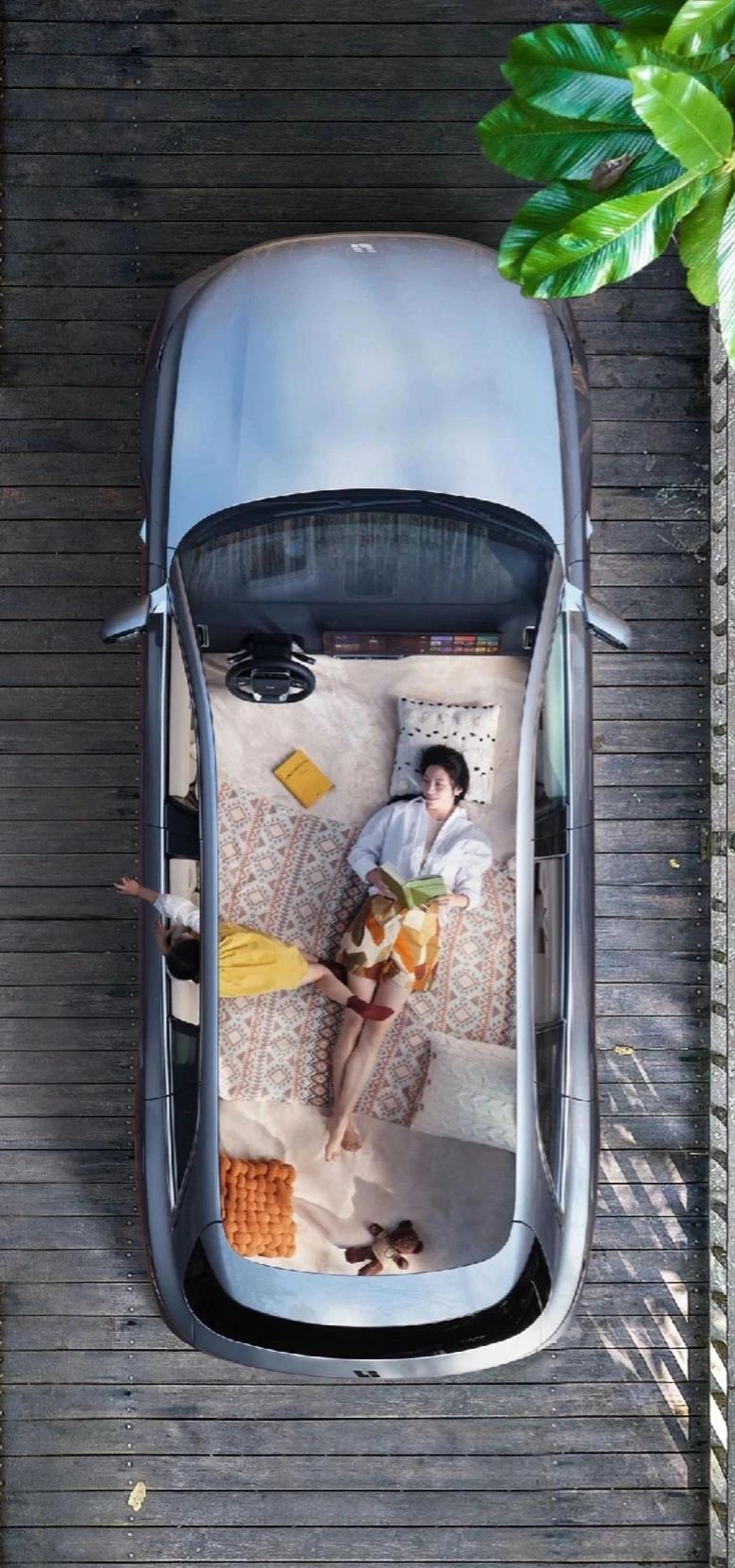 国庆到了，
理想大床车真香。
不怕堵车疲惫，
不怕订不到房间。
[耶][耶][耶