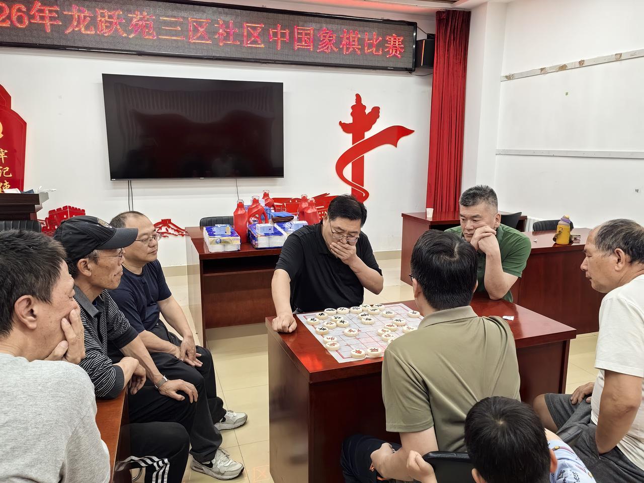 时光不语，静待花开…

成功的路上并不拥挤，因为坚持的人不多。很多时候，我们离成