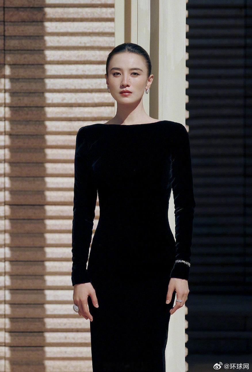 【 恭喜！】 第38届中国最佳女主角： （《好东西》饰演王铁梅）  （央视） 