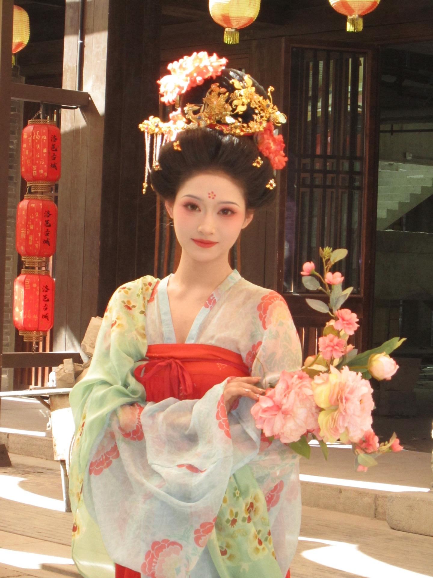 国色芳华县主仿妆 “唯有牡丹真国色”