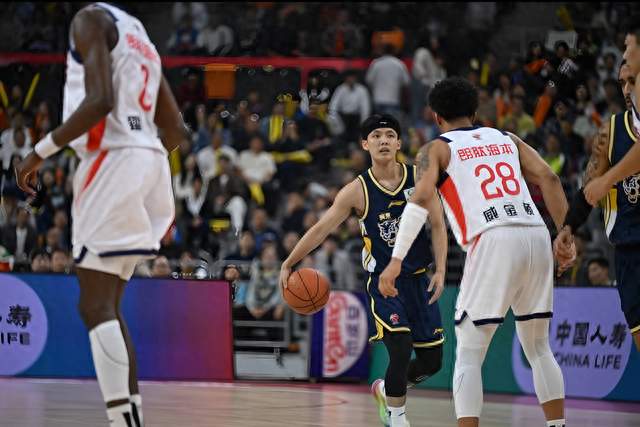 CBA：徐杰上一场全场8投1中，今晚第一节就出手8次