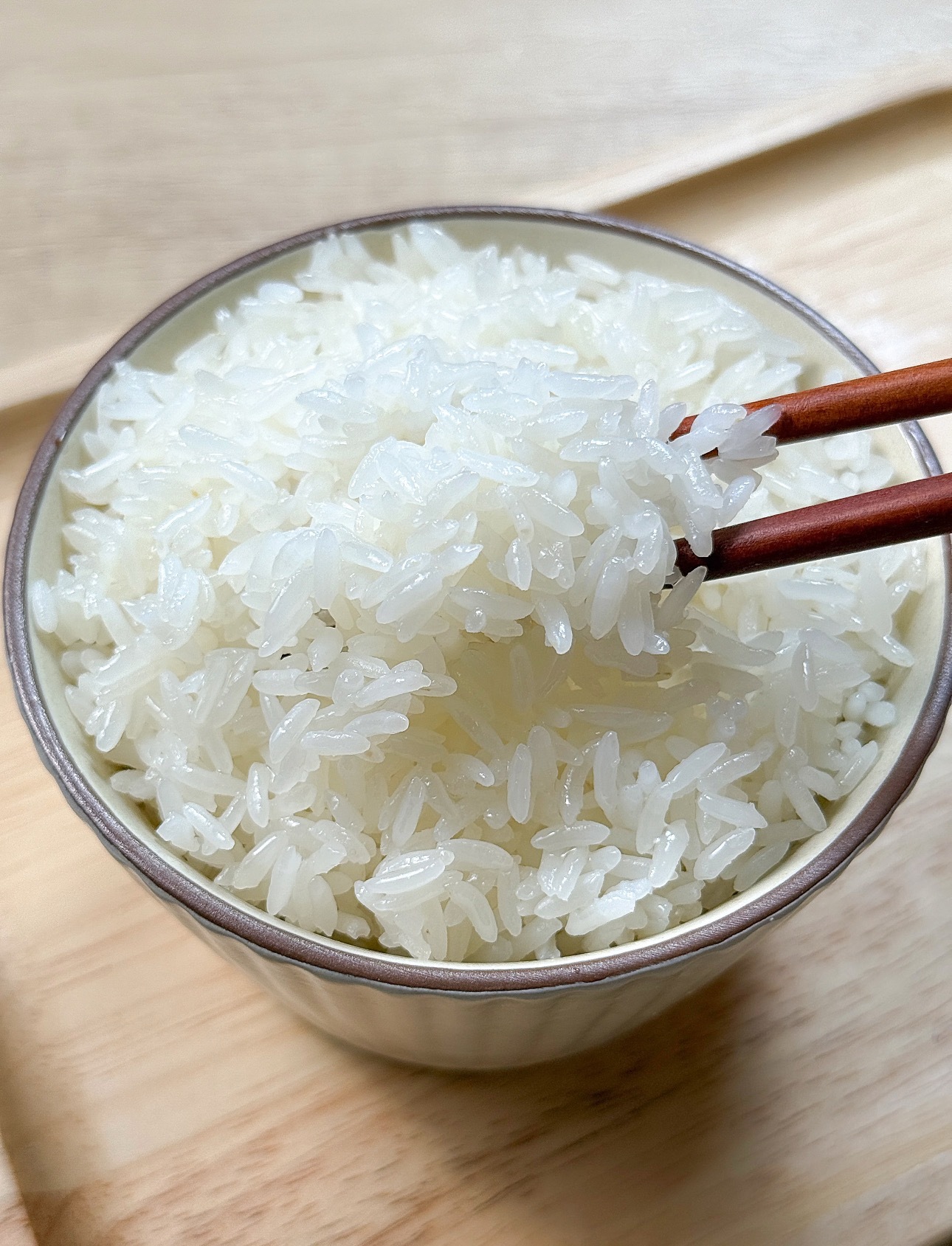 跟你们这些不懂米饭的人说不清楚，跟你们不懂五常大米的人说不清楚，总有人说东北人爱