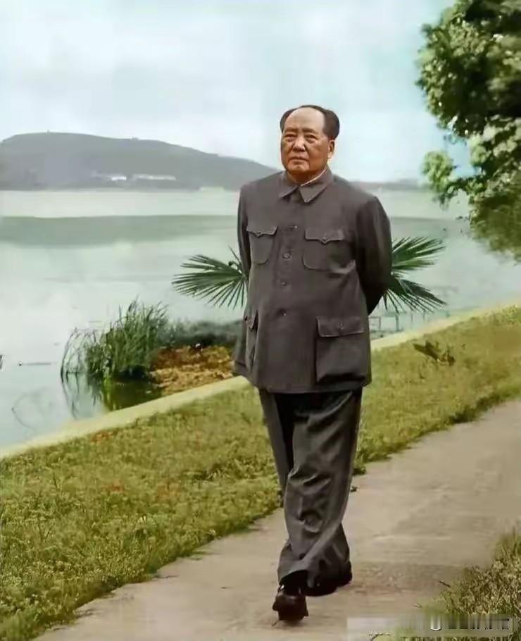 很难得一见的照片，停留一下，为了伟人！龙行虎步，天下无双，大国气度，举世闻名。