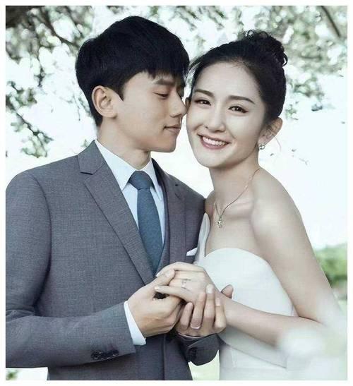 2025年9月26日，张杰与谢娜在社交平台晒出结婚十四周年纪念照，以“我_你，爱