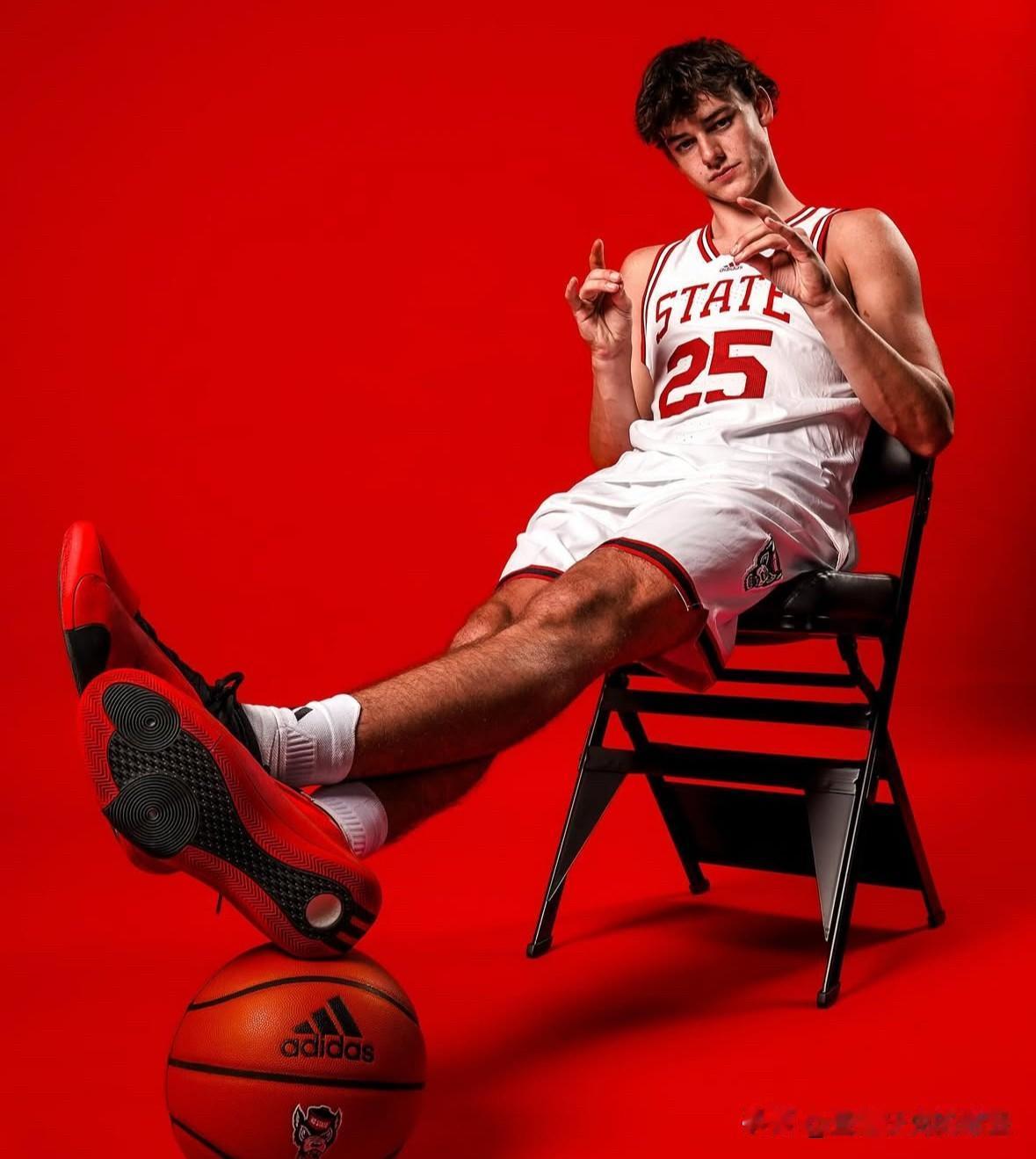 TOP25四星前锋Cole Cloer宣布承诺NCAA男篮 家乡球队北卡州立，身
