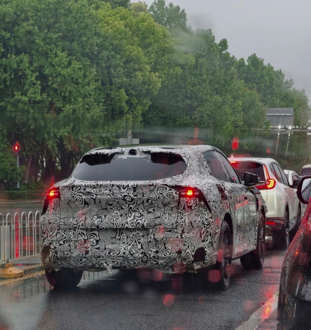 感谢网友的分享，大家看看这是哪个品牌的什么车型？大v聊车