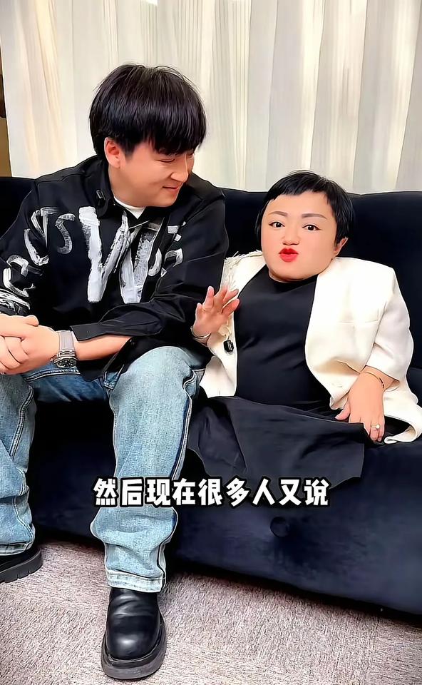 大双含情脉脉的看着喜梅，那满眼都是他对喜梅的崇拜。都说女人喜欢崇拜男人，女人喜欢