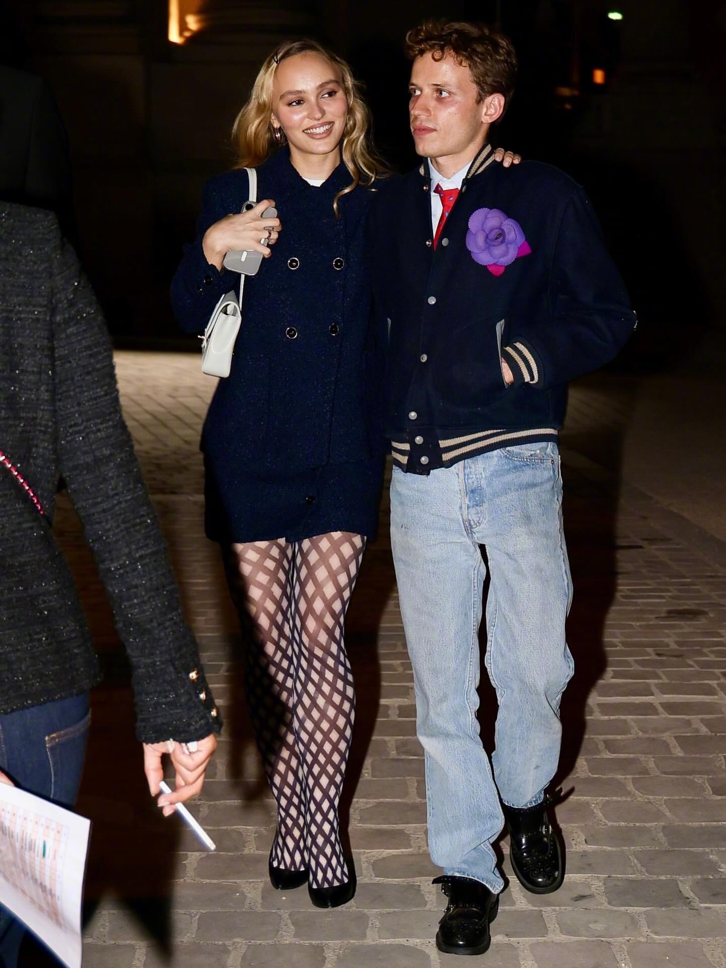 Lily rosedepp 和自己的造型师jenny shoo pumps 一起