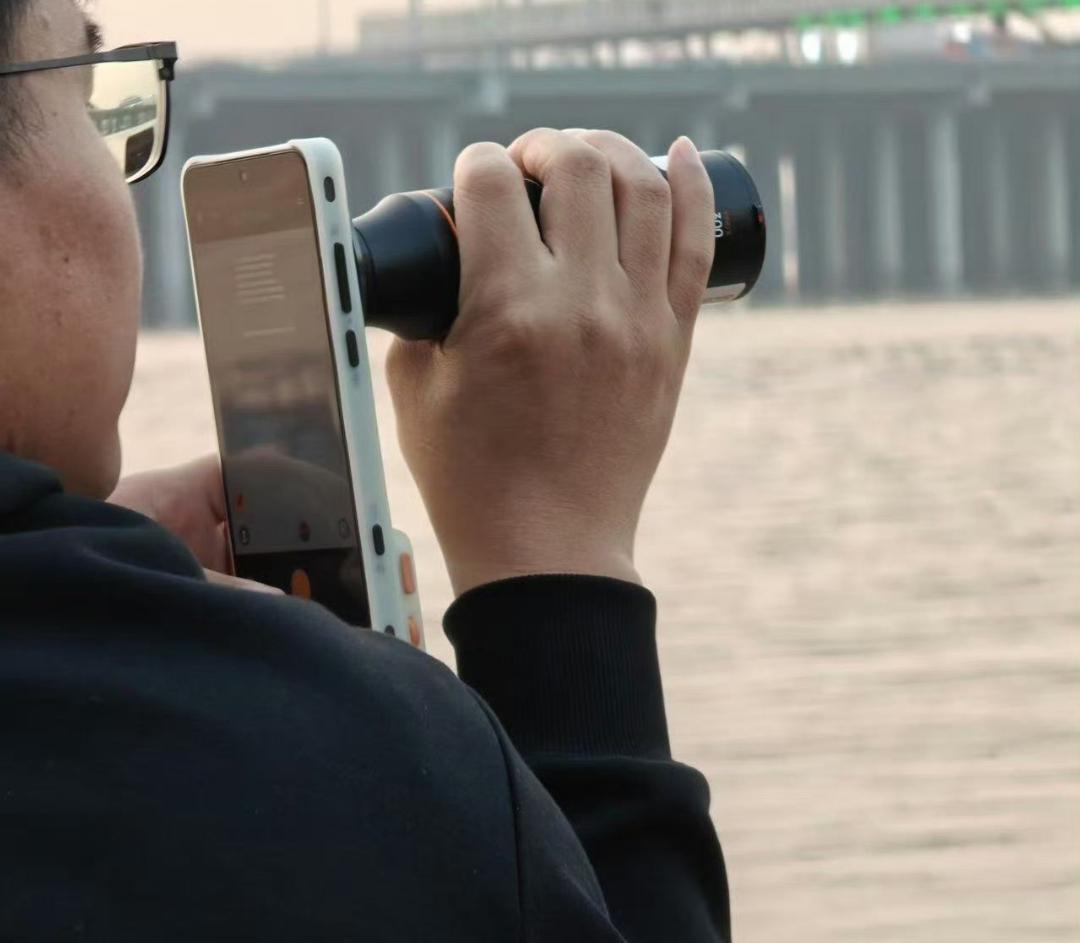 Find X9Ultra？这增距镜好大

这代Find真可以期待一下，长焦素质拉