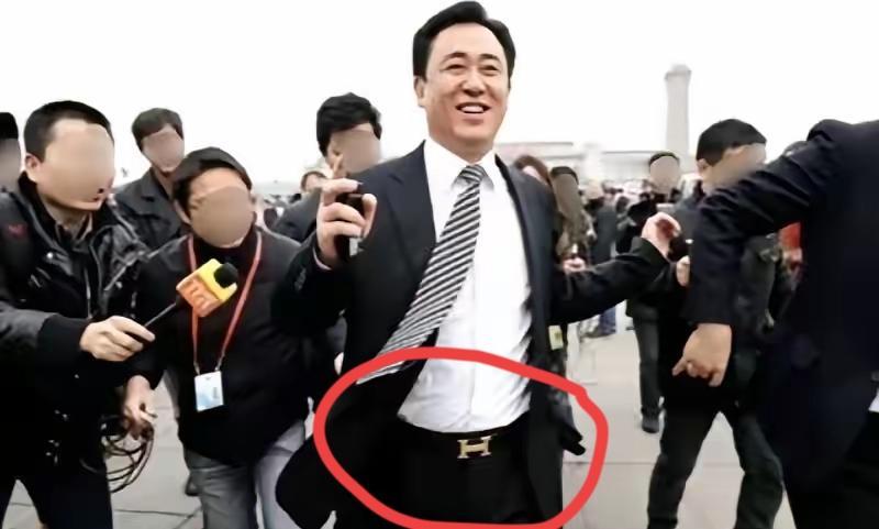 你只看到他的爱马仕，还贷三年的人怎么办？

2012年两会，除了许家印这张脸，我