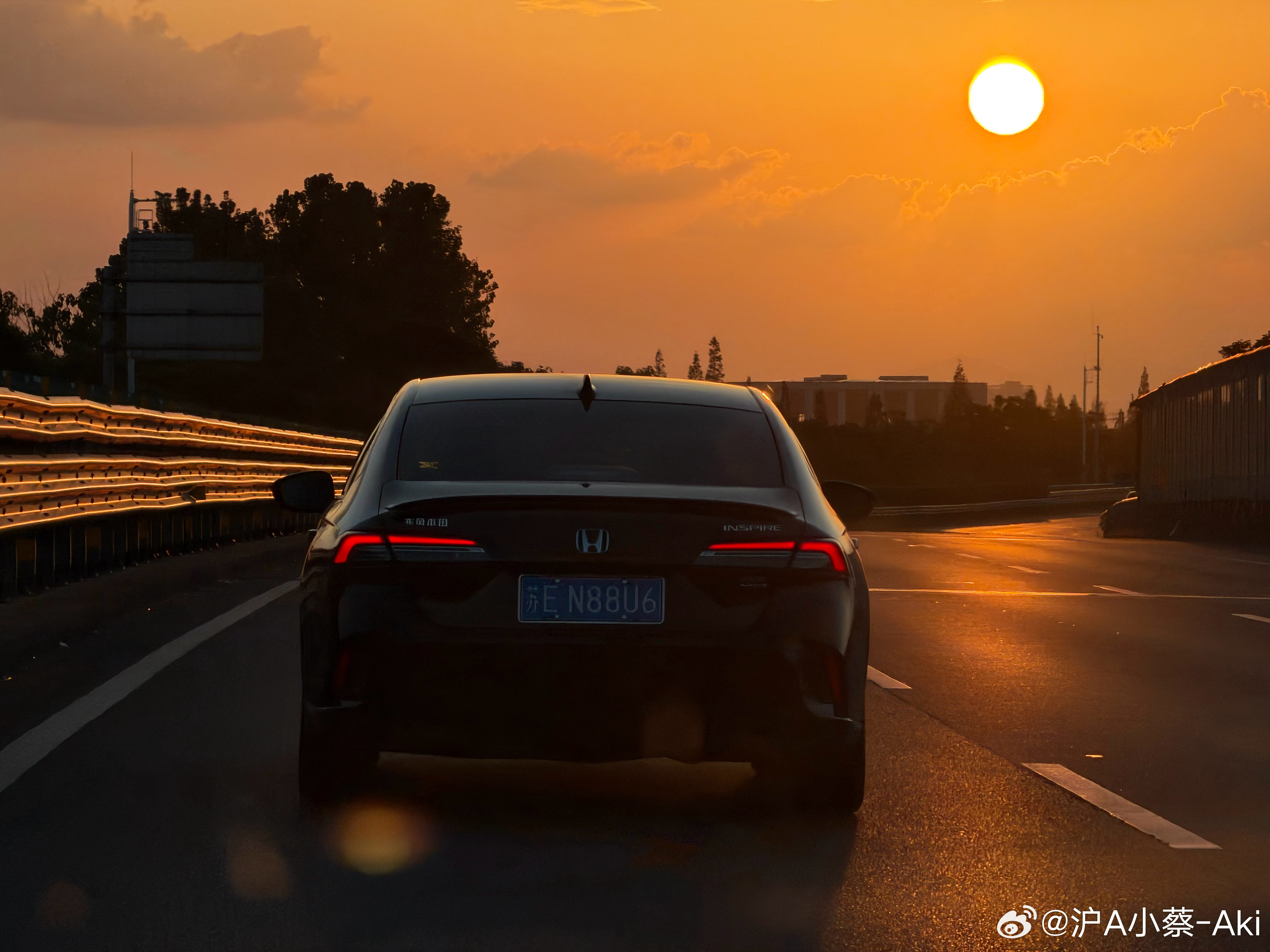 在路上今天的夕阳拍到了吗？准备好迎接台风了吗？ ​​​