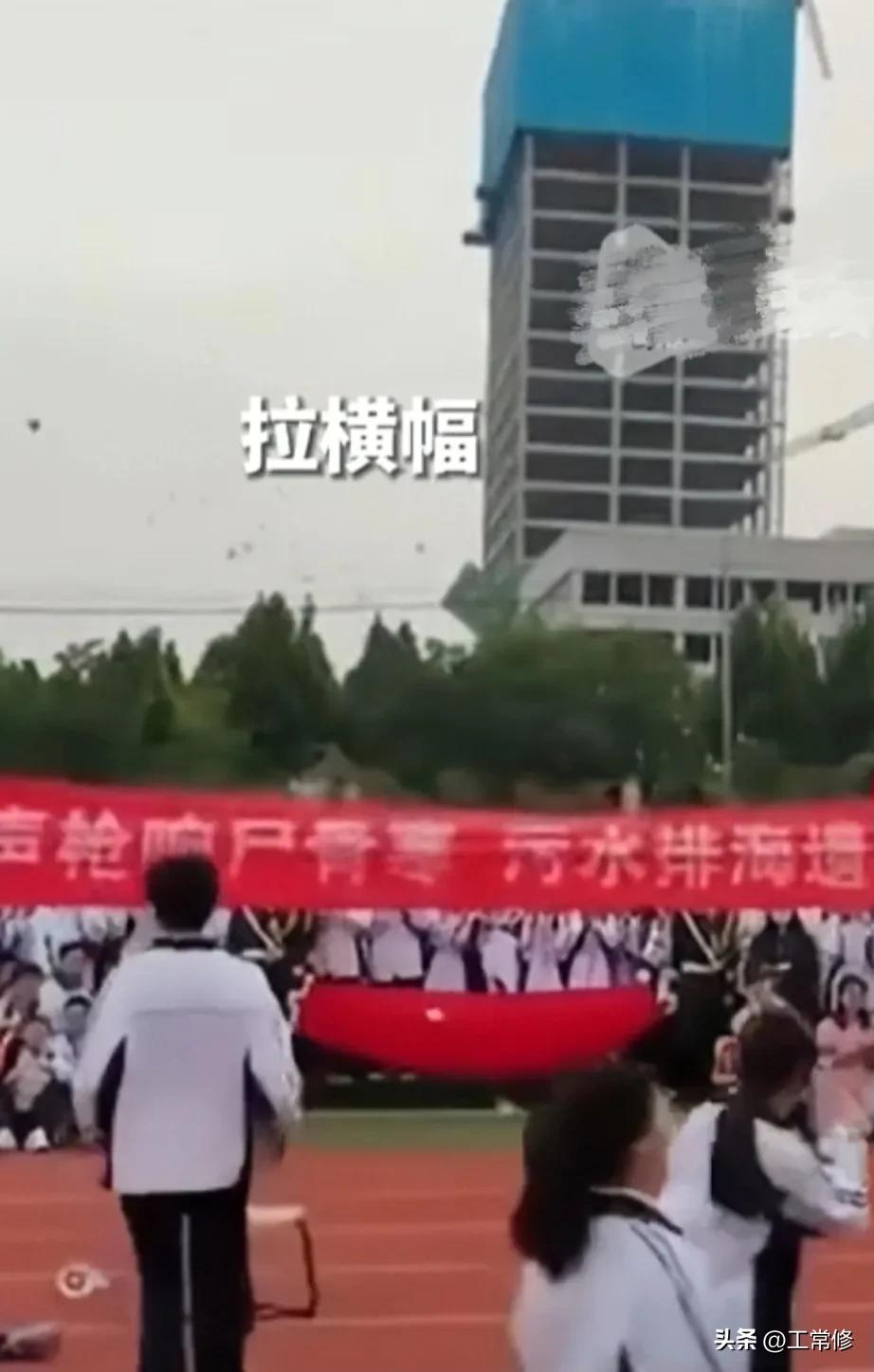 学生表演“安倍遇刺”节目闹大了，当地教育局责令学校展开调查！

日前，山东枣庄某