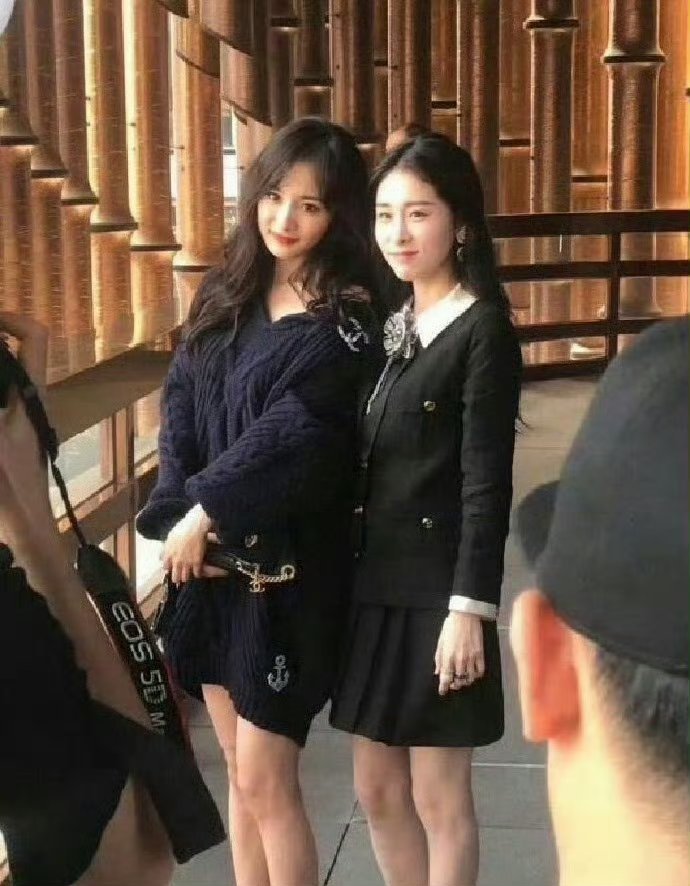 现在才明白杨幂以前为什么叫杨不修了，拍出的生图根本不用p 