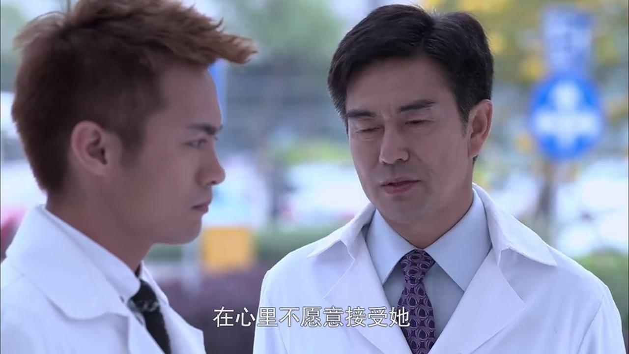 在我28岁的生日那天，侯正茂和公司的同事们给了我一个大大的惊喜.
鲜花、香槟、气