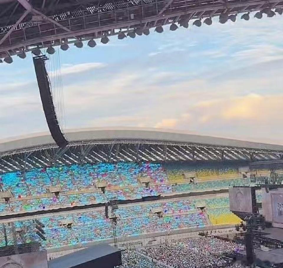 王橹杰五公现场碧海亮灯了，都来看王橹杰的碧海王橹杰五公的碧海