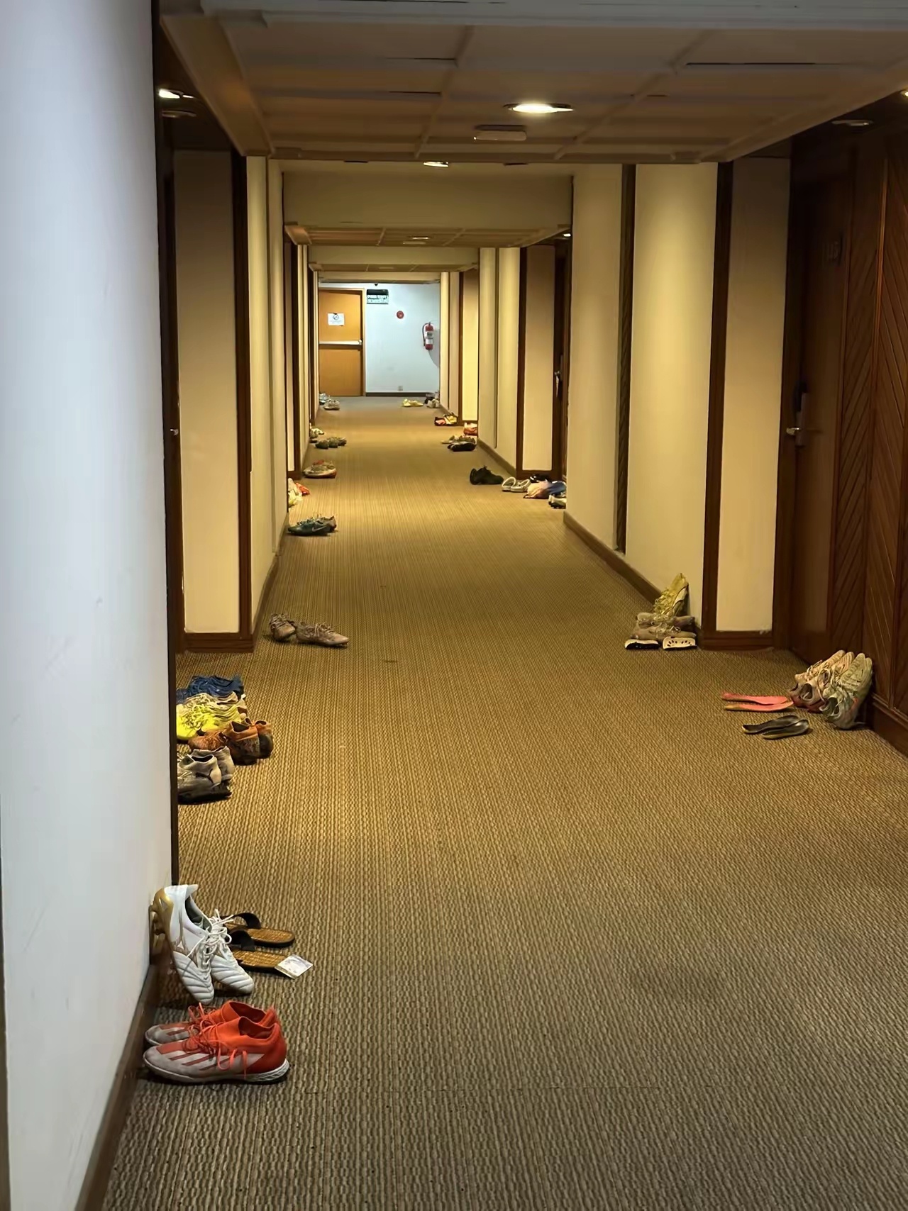 韩国人住酒店鞋都会放在门口吗？纯好奇 