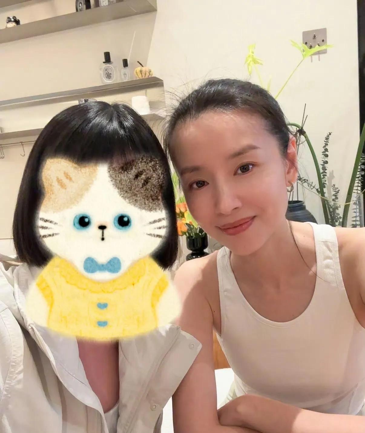 董洁，不愧是你！

2025年5月7日，有网友偶遇董洁在健身房练习普拉提，瞬间引