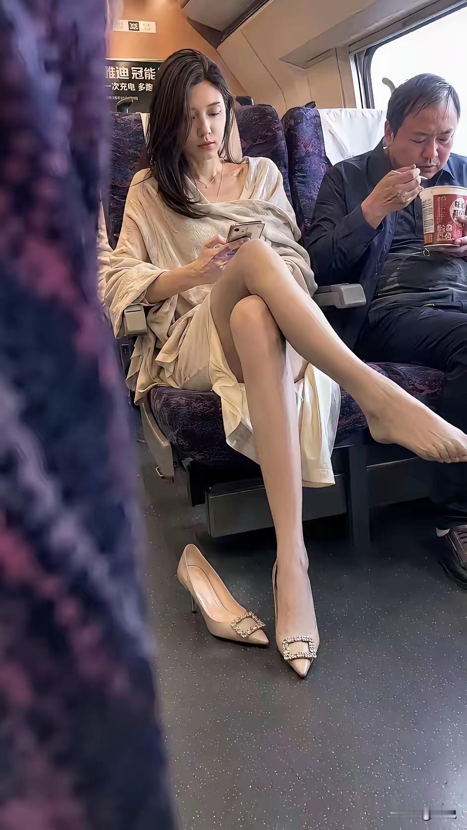 不知道高铁上的泡面有多美味！