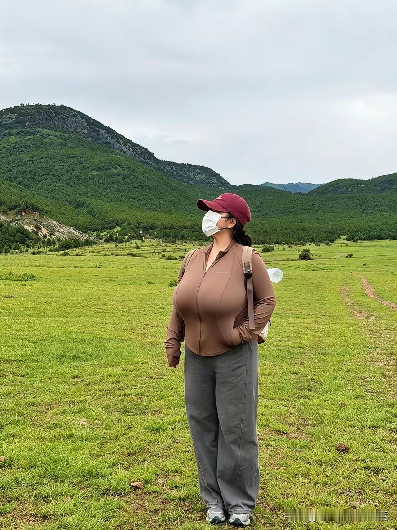 一个人最终的归宿
都是走向孤独
好多人说我最怕无聊
最怕孤独
我不想自己一个人过