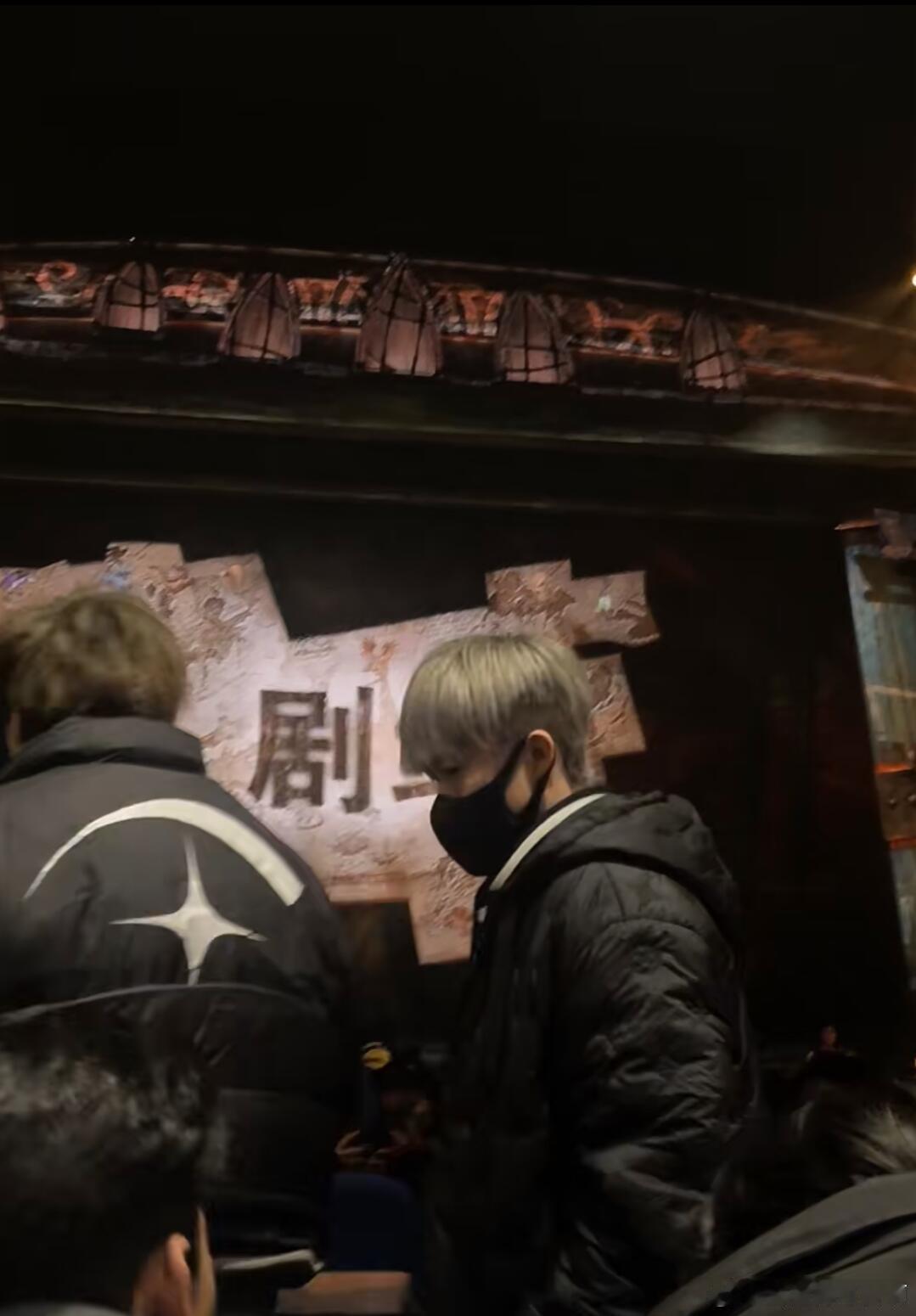 王楚钦银发的超绝侧颜啊啊啊，今天真的帅麻了[憧憬][憧憬][憧憬] 