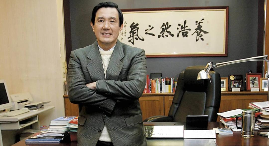 历史曾经给了马英九为中华民族伟大复兴做贡献的机会，不是他没有珍惜，而是他压根就没