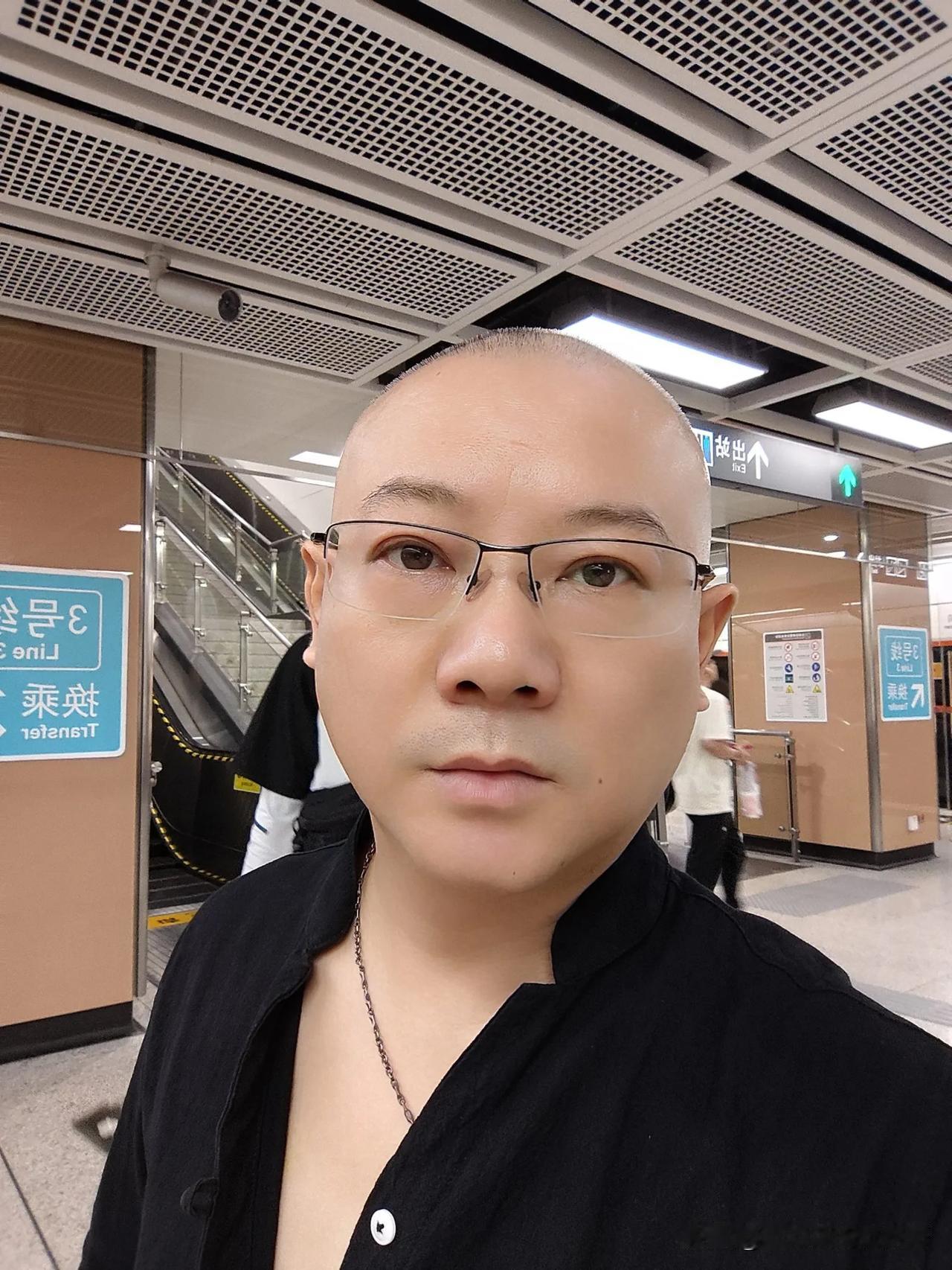  蚂蚁哥成立了负债心里辅导班，负债的朋友，如果碰到棘手的问题，我们又没有更多钱请