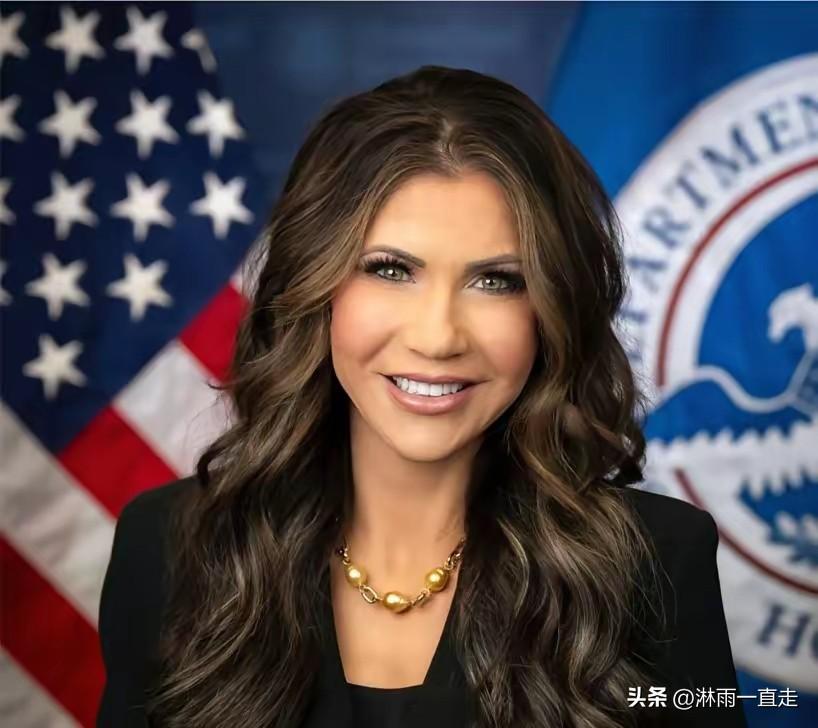 美国国土安全部部长突然被特朗普撤职！据报道她耗费2亿美金拍摄了白宫驱赶非法移民的