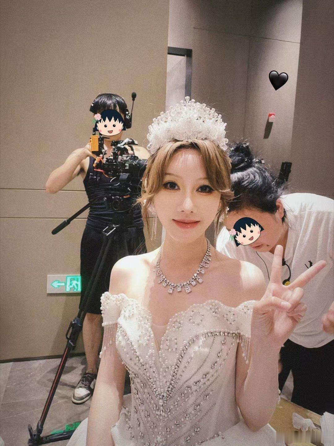 温果希[超话]温果希首演穿越动漫爽文家人们谁懂啊！温果希在新剧中大胆挑战动漫反派