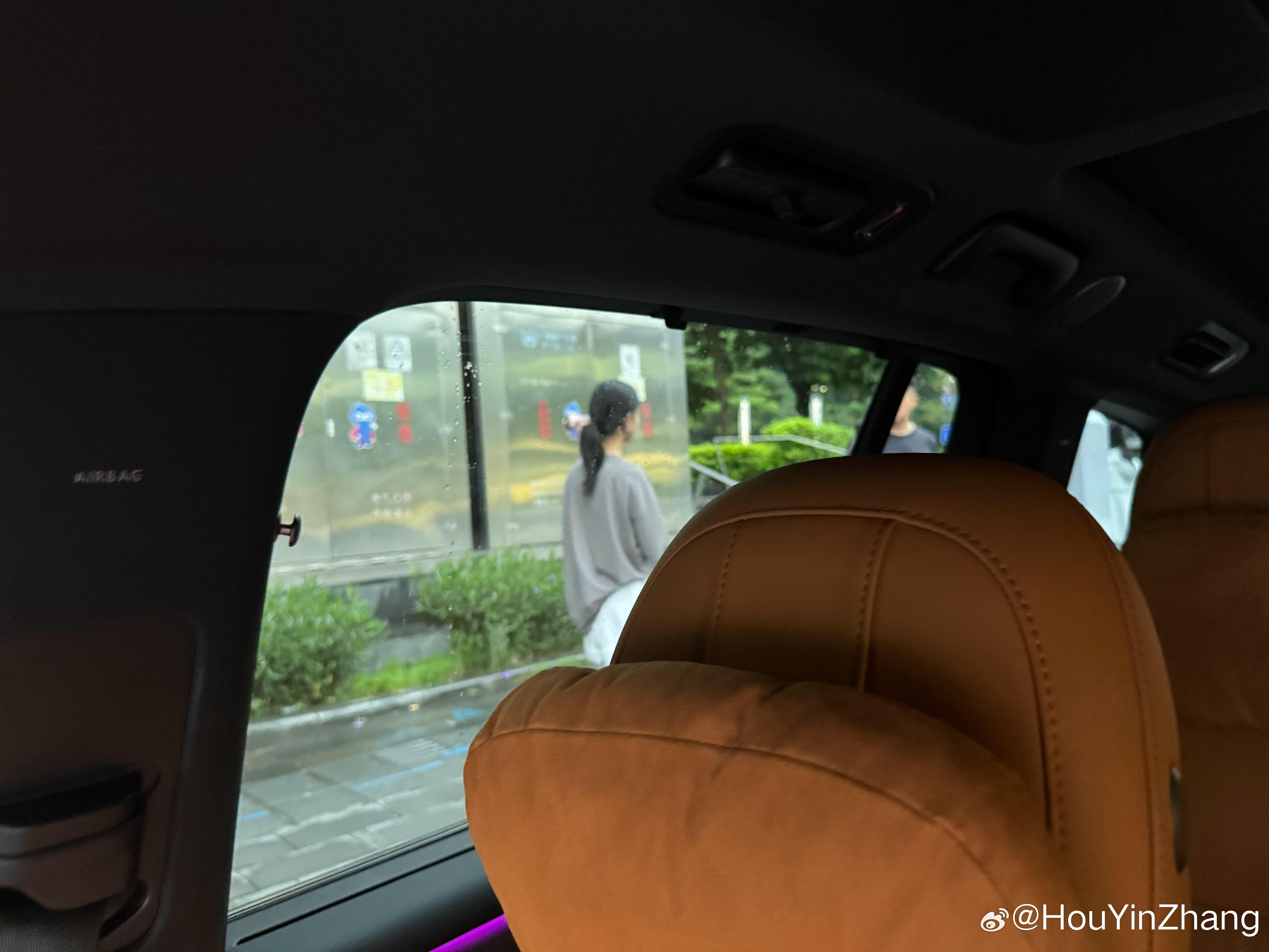 我路边下个人就有人一直对着拍拍拍害怕极了[摊手][摊手][摊手][摊手][摊手]