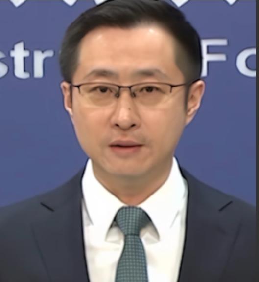 刚刷到个战报，惊得后脊背直发凉。
 
美军高级指挥官开绝密会议，被伊朗无人机一锅