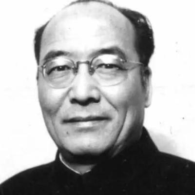 1948年，张治中让韩练成带一封信去给蒋介石。韩练成登机后，见信封未密封，便忍不