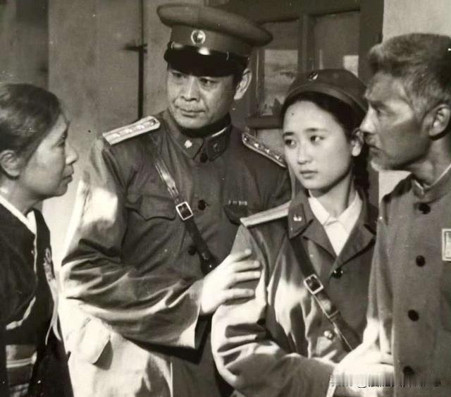 八十年代的一部讲日本战犯的老电影，我也是偶尔在网上看到第一张黑白剧照好不容易想起