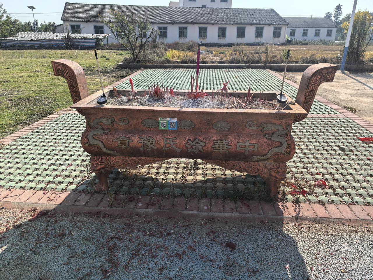 今天要从庐山去龙虎山登山，经过南昌，顺便去看一下老涂家的祖望之地，父亲生前就想来