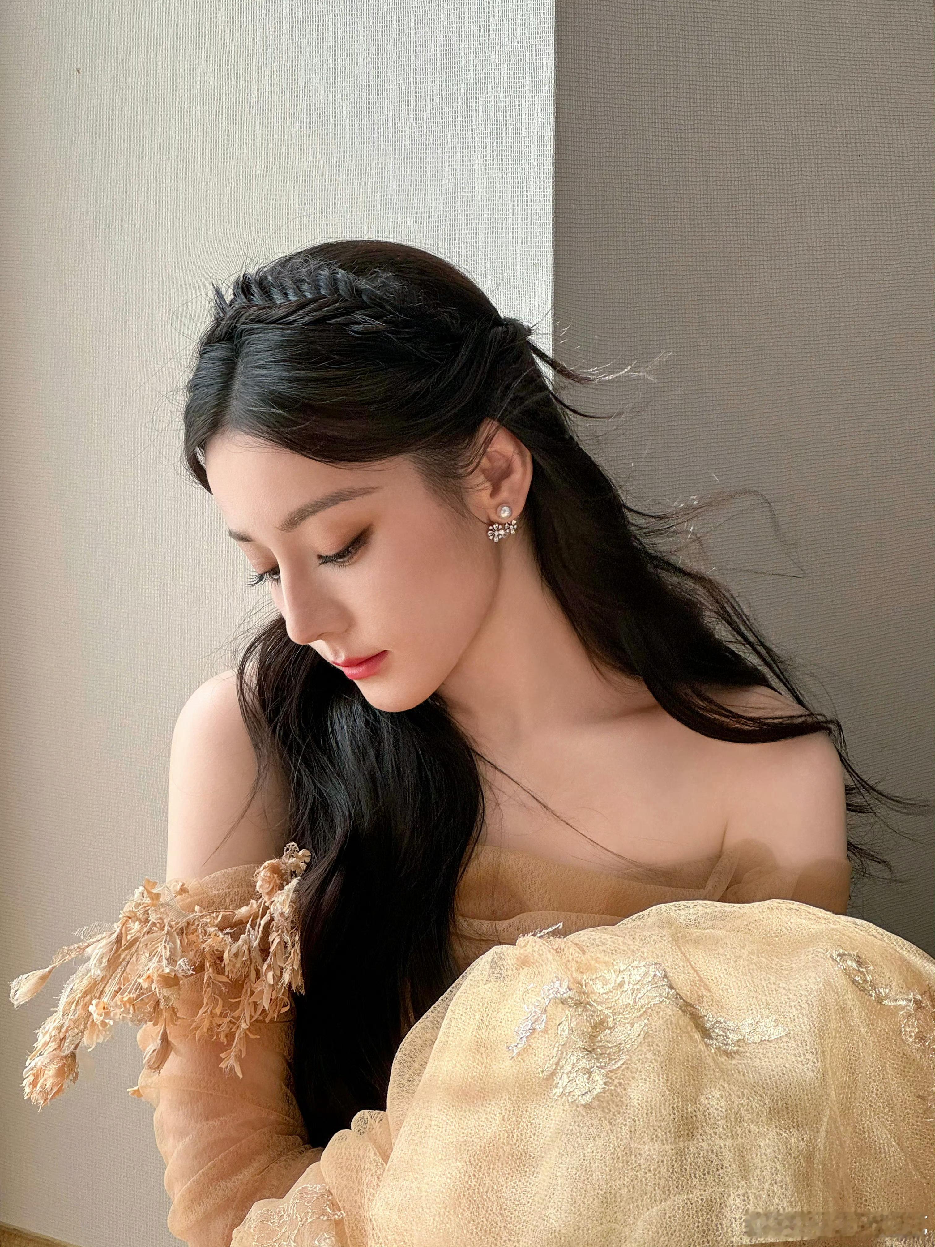 迪丽热巴钰珑 dlrb迪丽热巴功夫女足 “摸爬滚打 步步为营 稳扎稳打 在绝城的