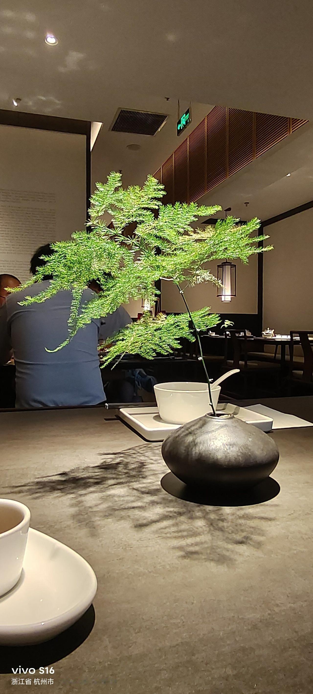 一段醍醐灌顶的话：“未来几年，保命最重要。3-5年之内，人类面临大洗牌，你要做的