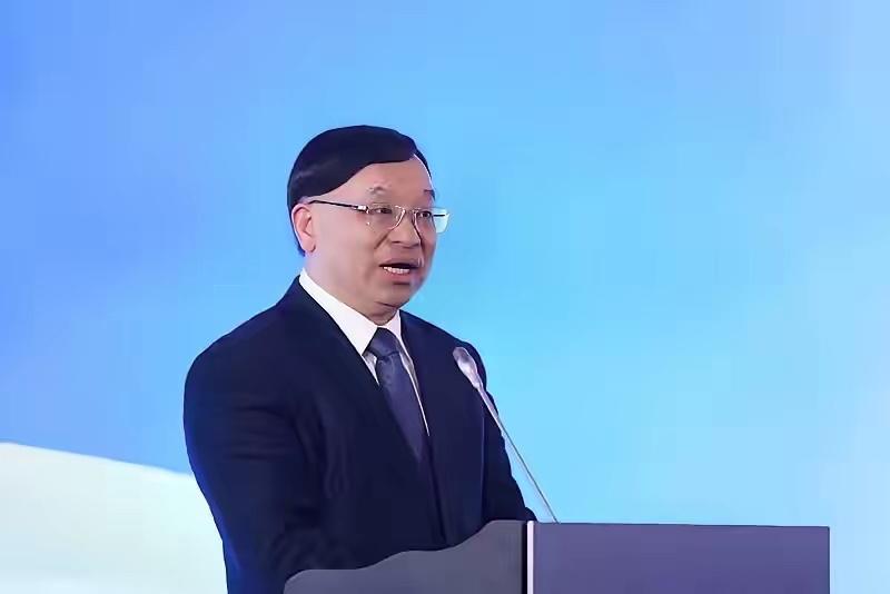 看管全民养老钱的人彻底烂了！博士高官监守自盗，最对不起全国老百姓

​​10月1