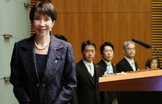 随着中方反制不断加强，高市早苗的处境越来越艰难。
 
最近中日之间的气氛够紧张的