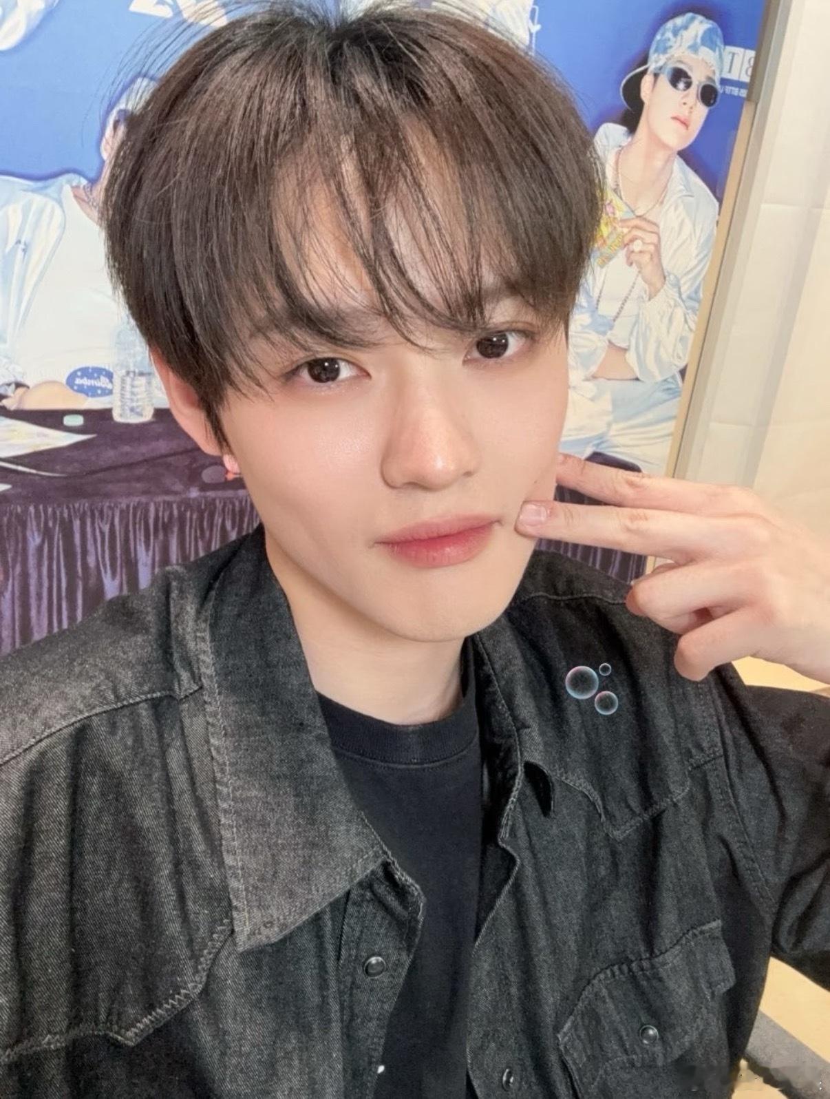 全破音主唱啊？说的是钟辰乐吗？感觉这个词条底下全都在说他的名字，还有到底是谁想出