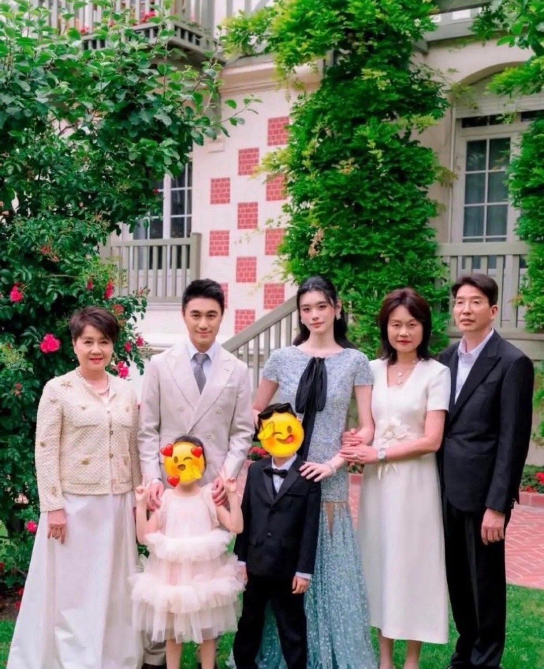 何猷君奚梦瑶婚礼欢迎晚宴奚梦瑶的儿女也是一出生就是手拿满级剧本的人，有富豪的爹还