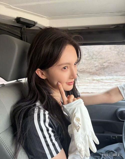 估计现在金晨和她的工作室急得像热锅上的蚂蚁，正手足无措不知道到底怎么办才好了
…