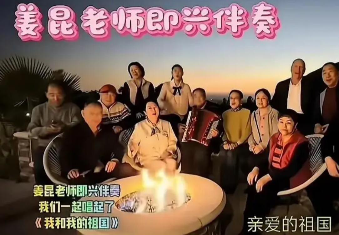 一群正能量的中国人，在美国高唱《我和我的祖国》，表演充满激情，充满对祖国的爱与思