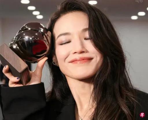 由舒淇自编自导的《女孩》是她的导演处女作，已于2025年11月1日在中国内地上映