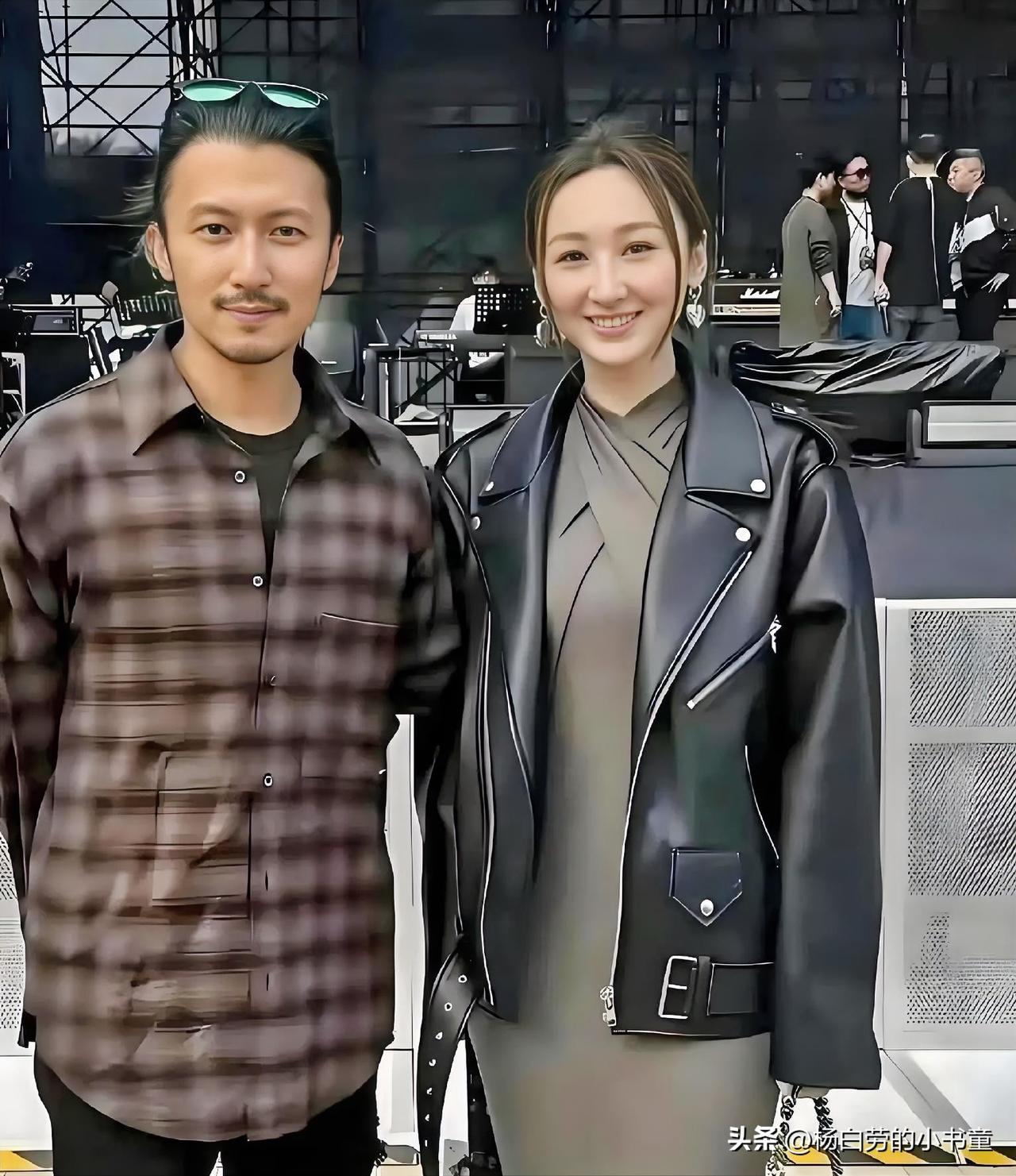 王菲喜欢的男人今年45岁啦！
这个男人拍照时有点沧桑感啦
不知不觉我们都老啦
我