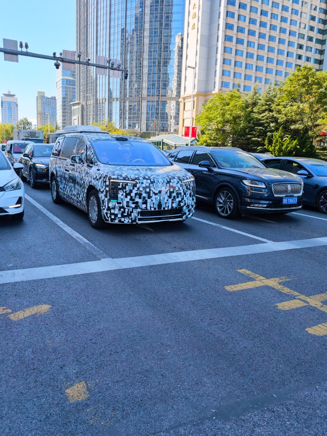 嗯哼？这是哪款新品车型？[疑问][思考] ​​​
