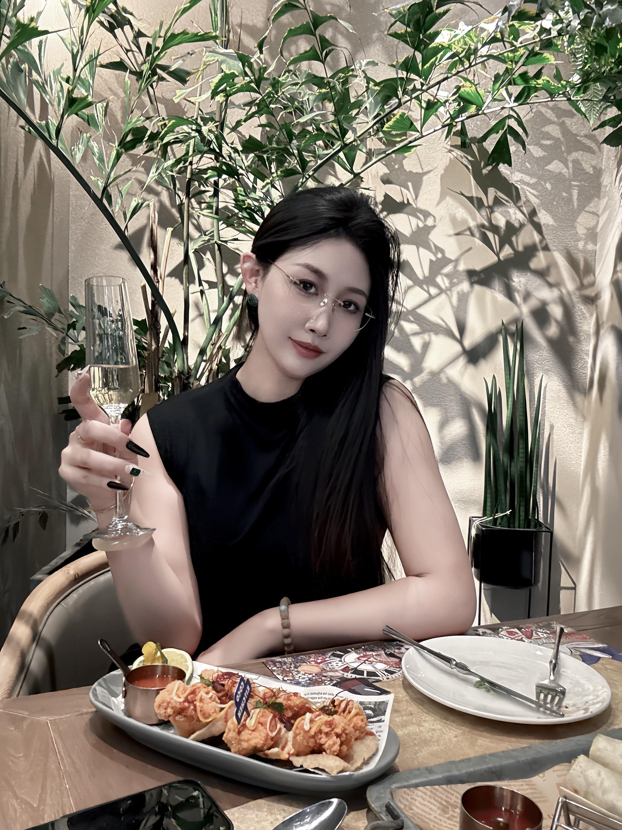 强者的爱是托举，只有无能的人才会权衡利弊