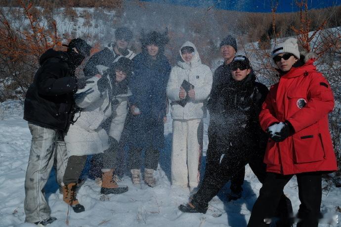 陈少熙雪地明信片  陈少熙寄些明信片plog 当我们收到陈少熙的雪地明信片，仿佛