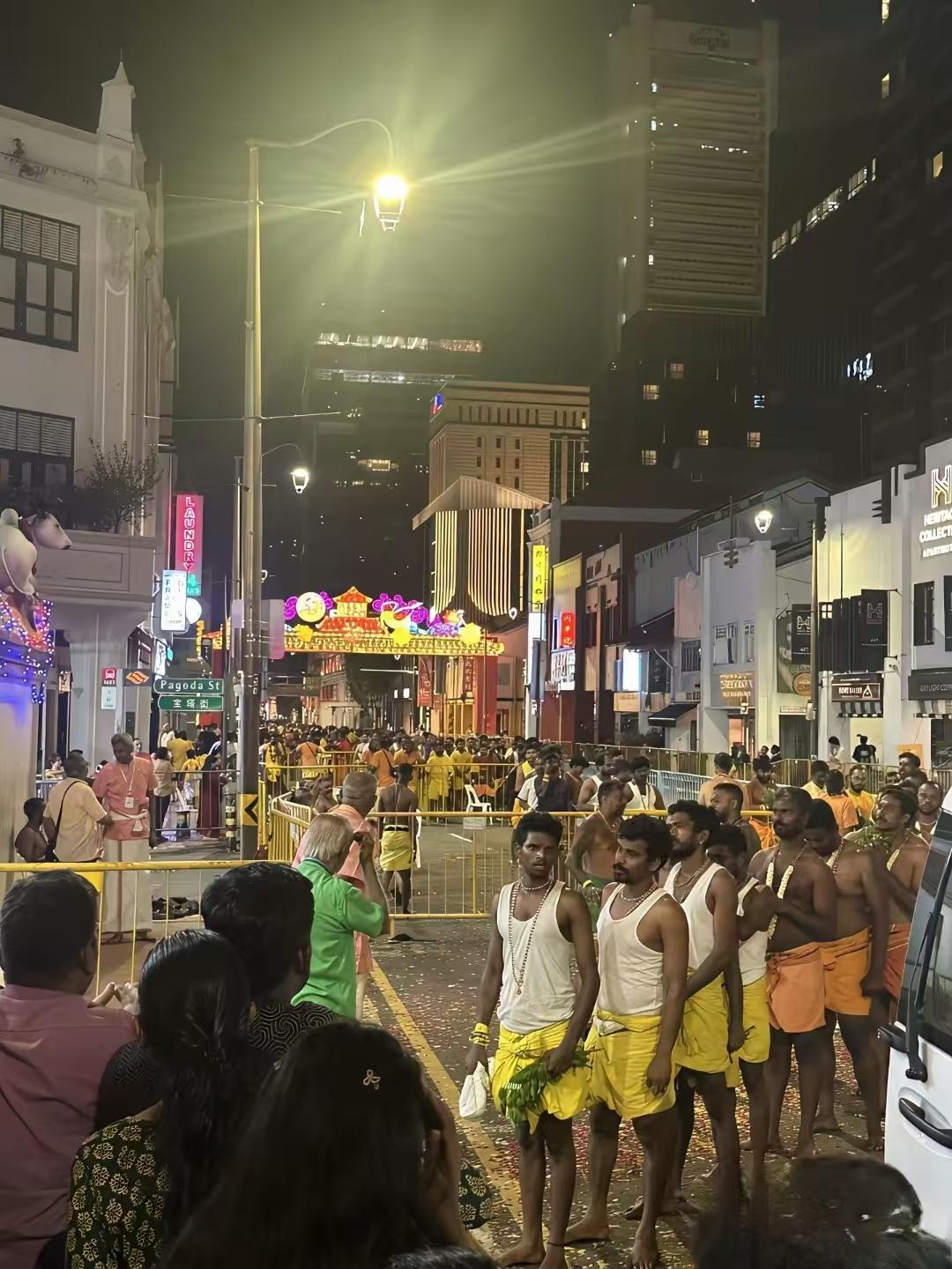 如果不告诉你，这是哪里，你甩开膀子猜，你也猜不出来这到底有哪里？

也许有人会猜
